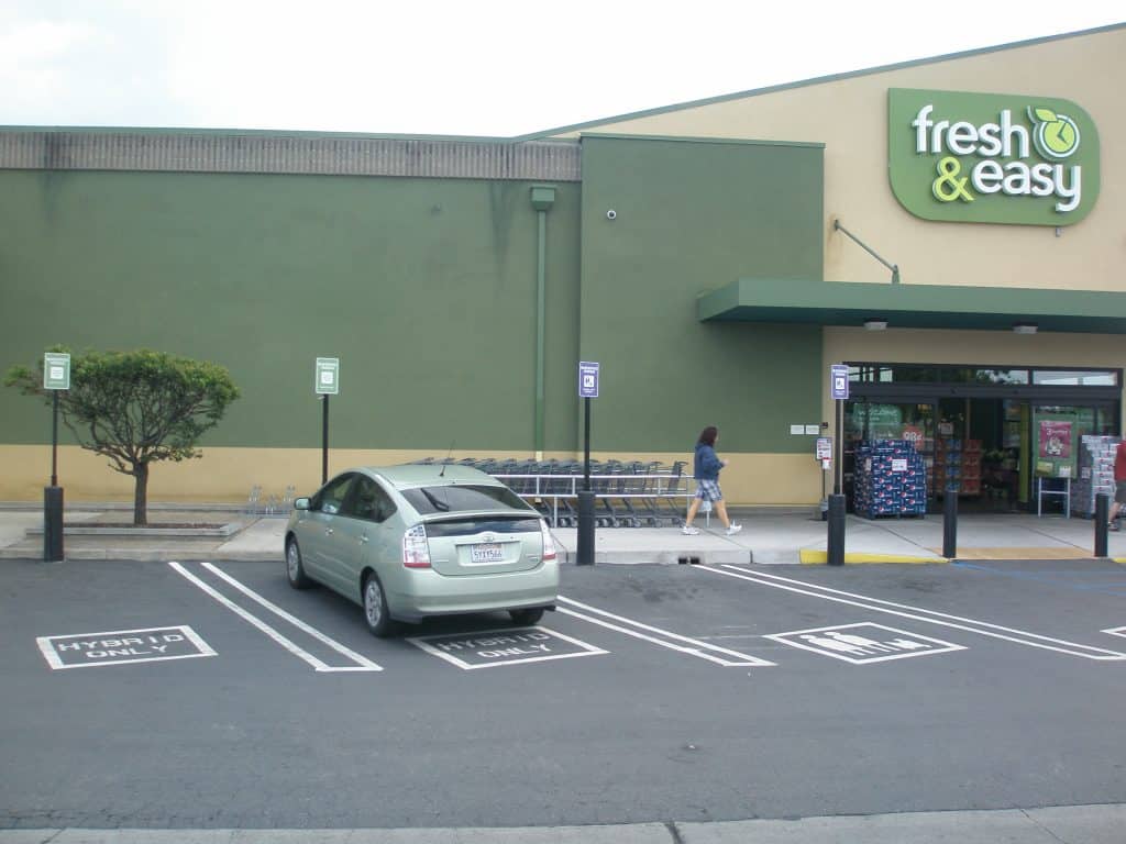 A Fresh & Easy store with hybrid parking bays out front