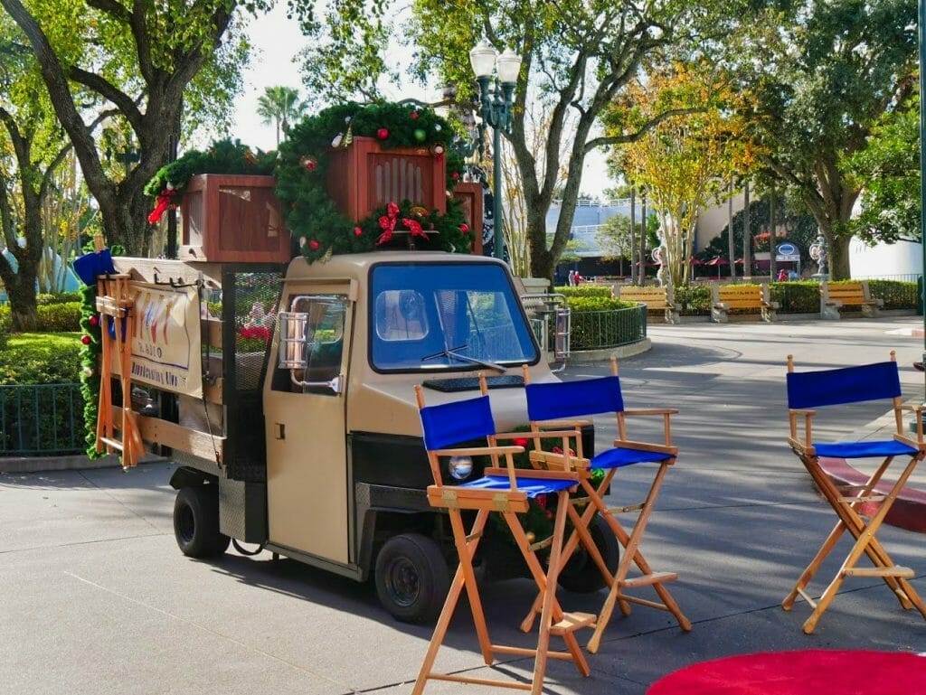 A truck decorated with Christmas decorations