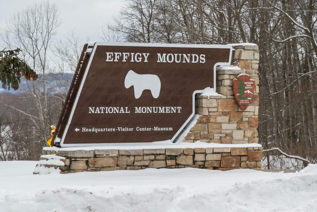 effigy mounds sign