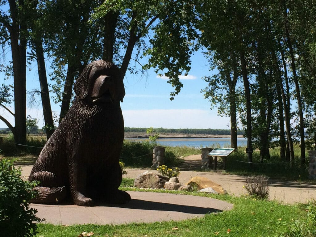 statue of seaman dog