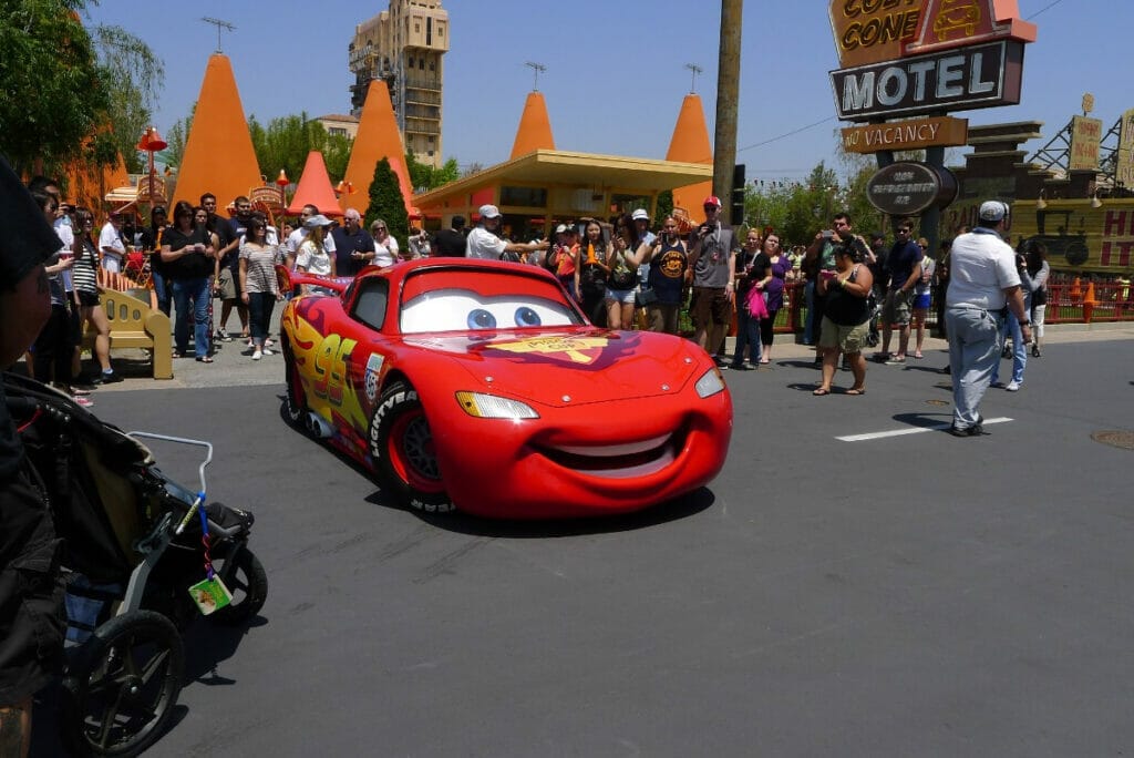 Lightning Mcqueen in Cars Land