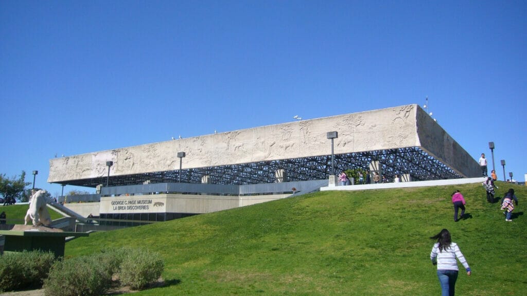 Image of the exterior of the La Brea Tar Pits museum 