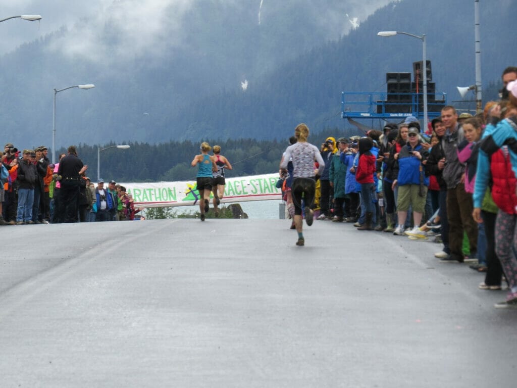 People running in the Mount Marathon