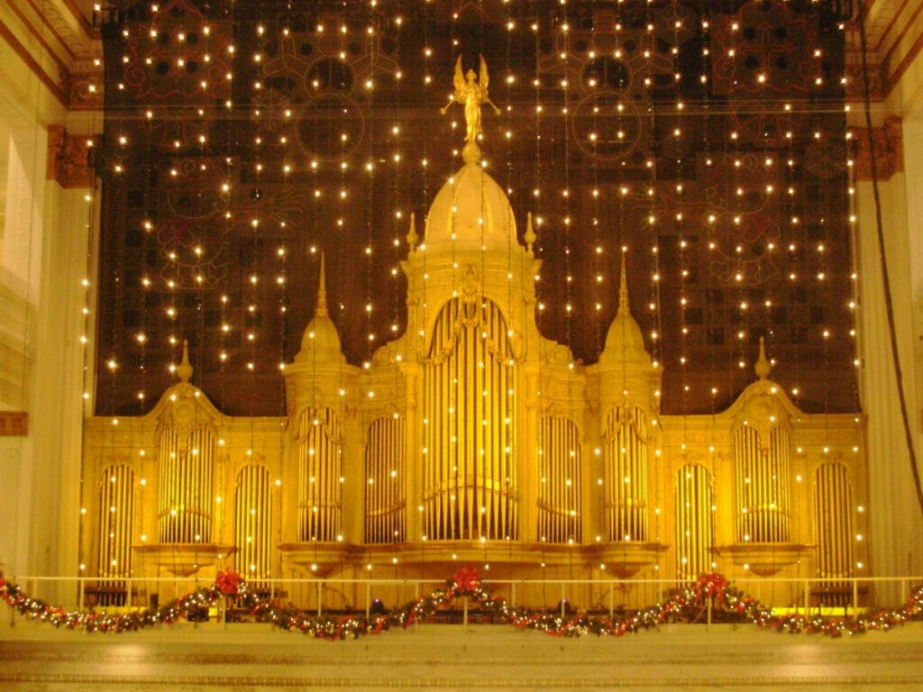 Wanamaker organ during Christmas time 