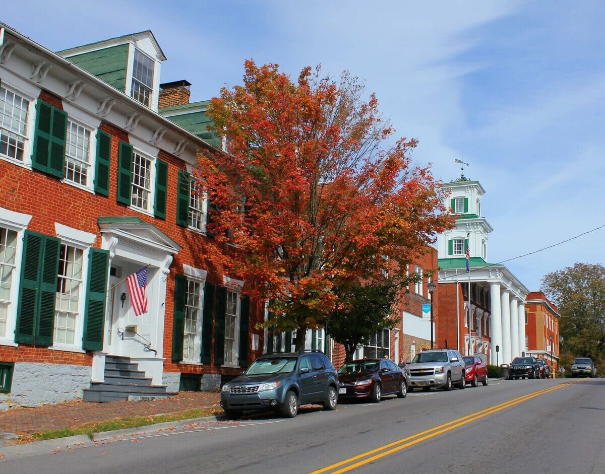 17 Charming Small Towns In Virginia To Check Out