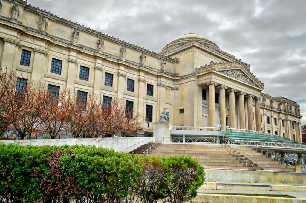 Exterior of the Brooklyn Museum of Art 