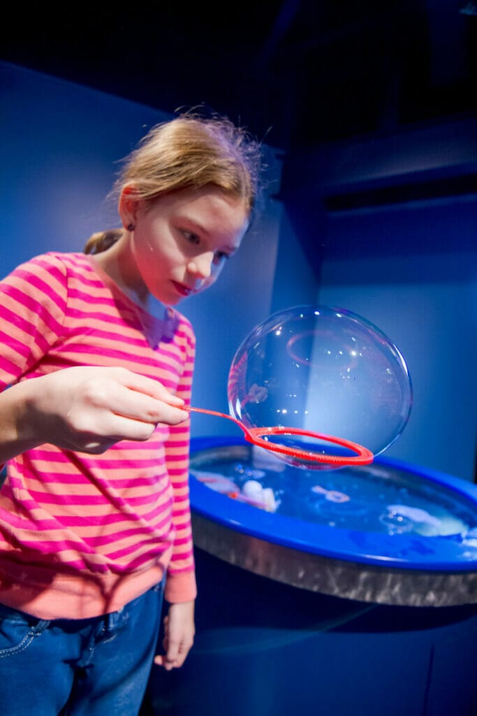 Kid playing at the children's museum 