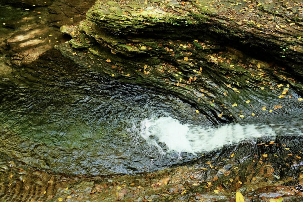 Devil's Bathtub 