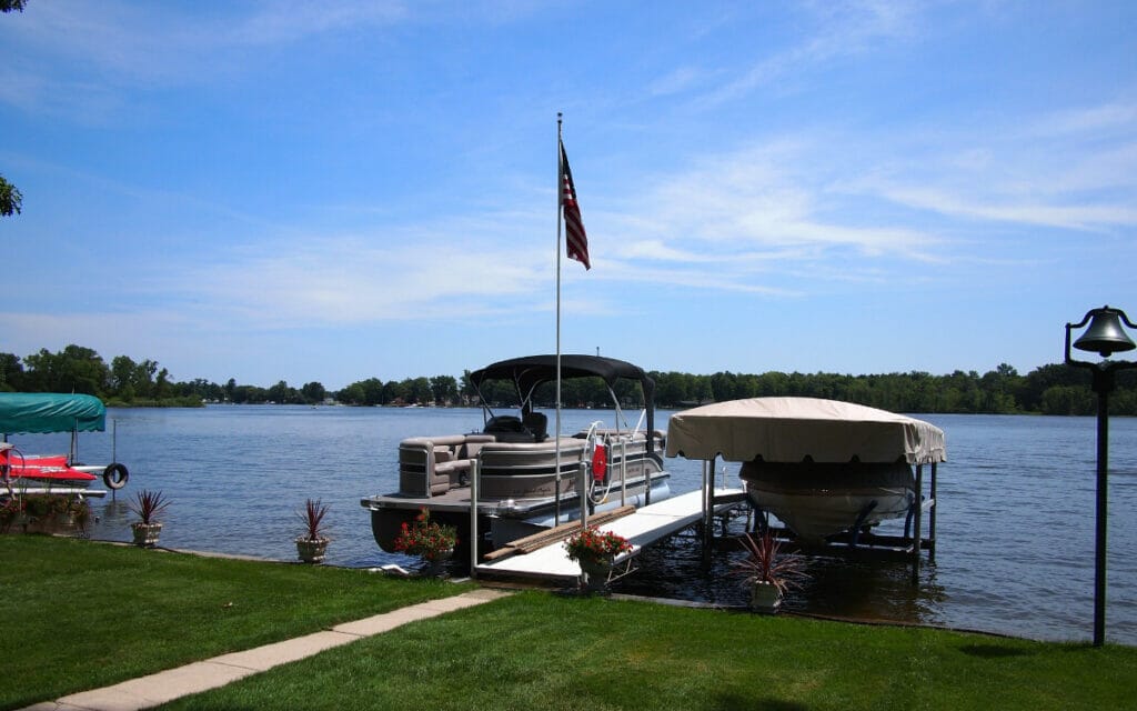 tourist towns in michigan