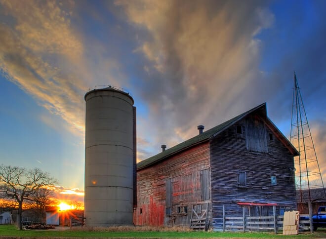 Sunset barn in Illinois 