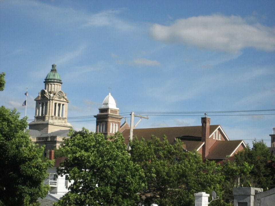 17 Charming Small Towns in Iowa that You Need to Visit (2024)