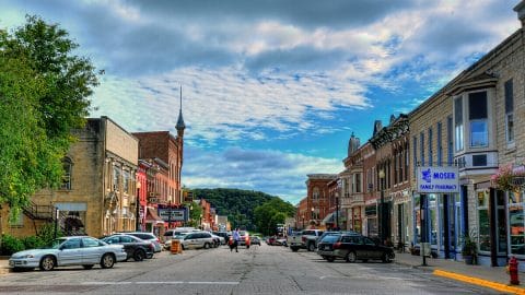 17 Charming Small Towns in Iowa that You Need to Visit (2024)