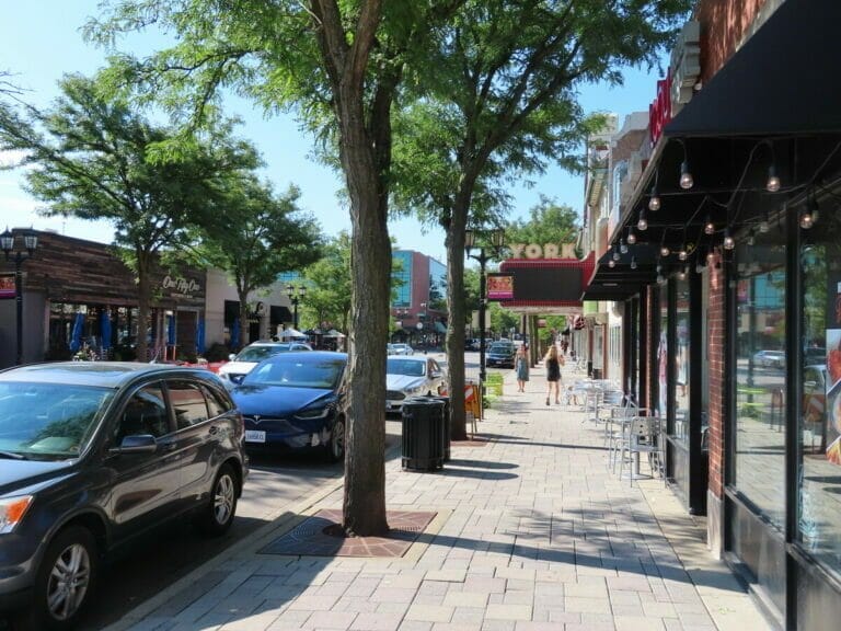 17 Charming Small Towns in Illinois that You Need to Visit (2024)