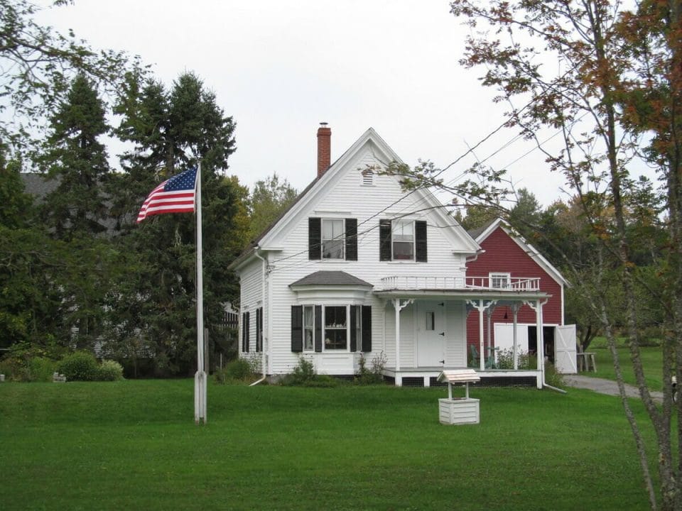 19 Charming Small Towns in Maine that You Need to Visit (2023)