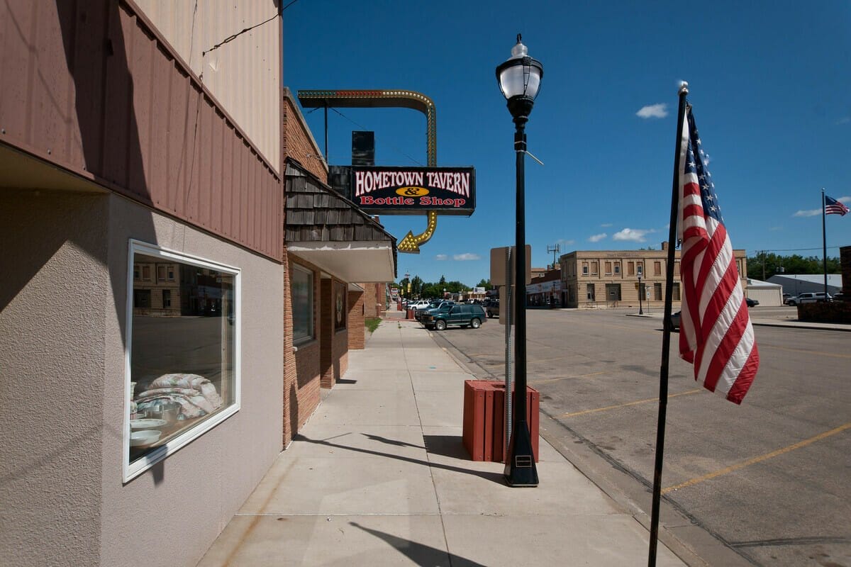 21 Charming Small Towns in North Dakota (2024)