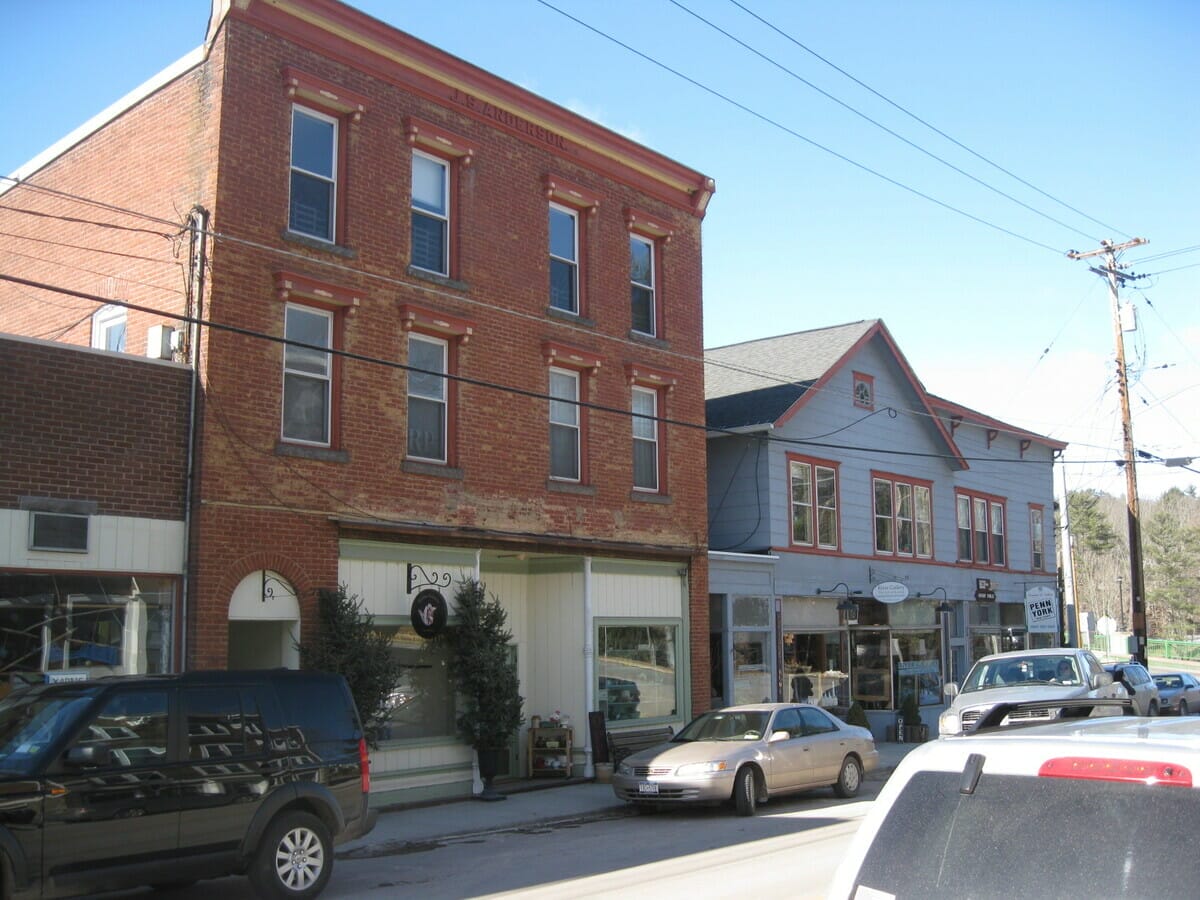 21 Charming Small Towns in New York that You Need to Visit (2023)