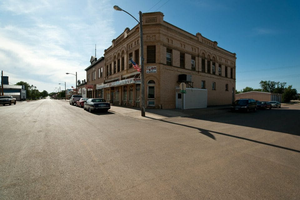 21 Charming Small Towns in North Dakota (2024)