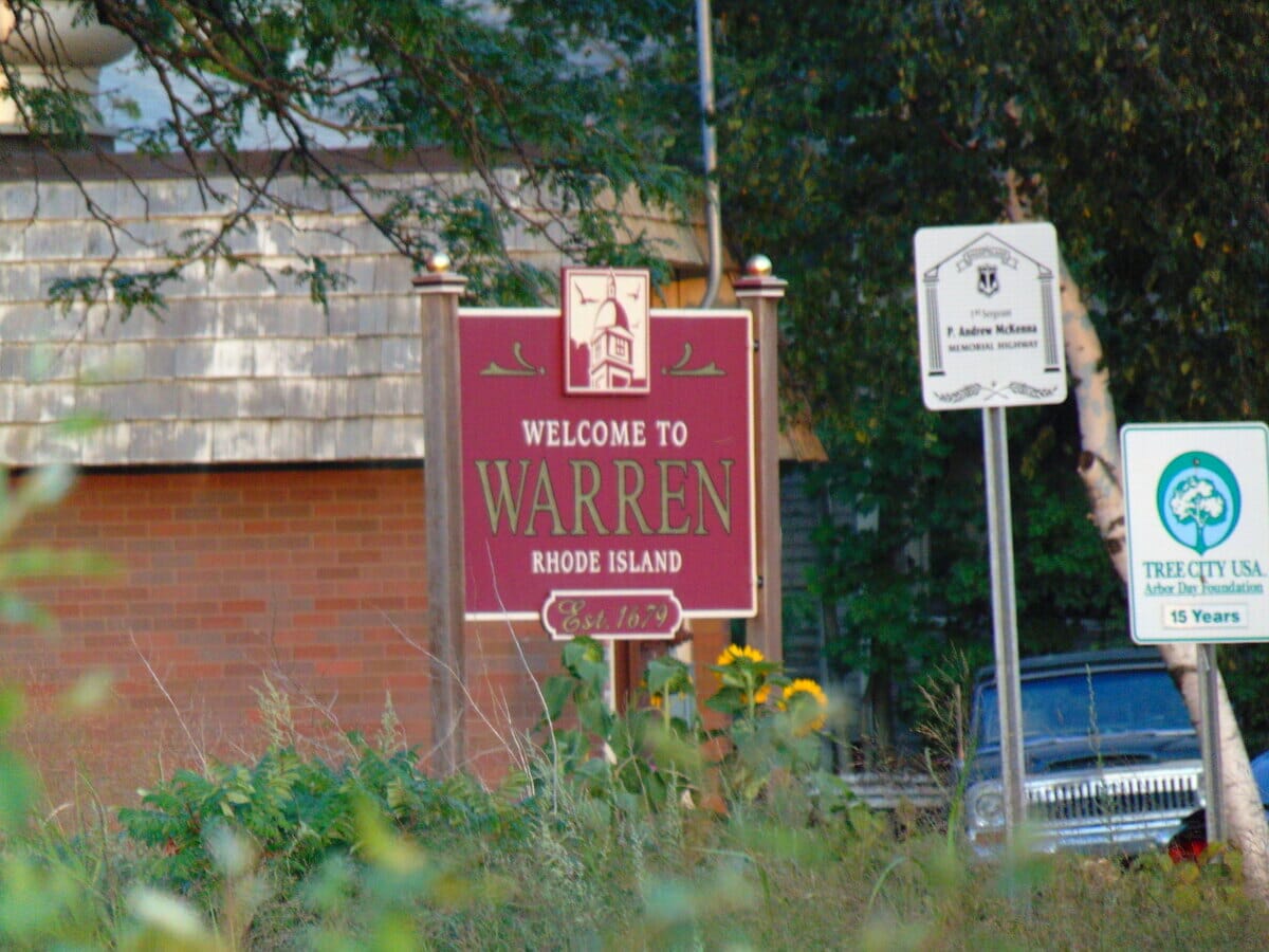 17 Charming Small Towns in Rhode Island that You Need to Visit (2023)