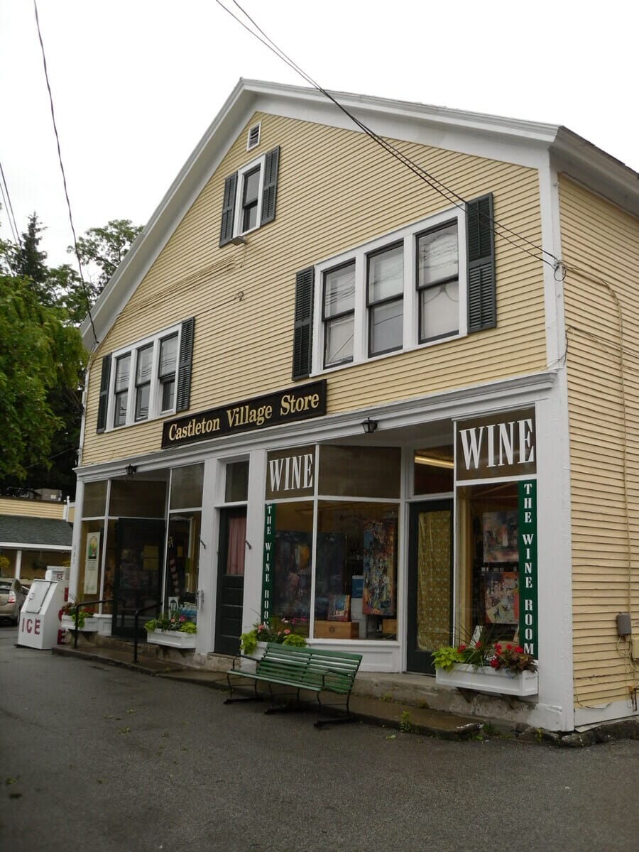 17 Charming Small Towns in Vermont (2023)