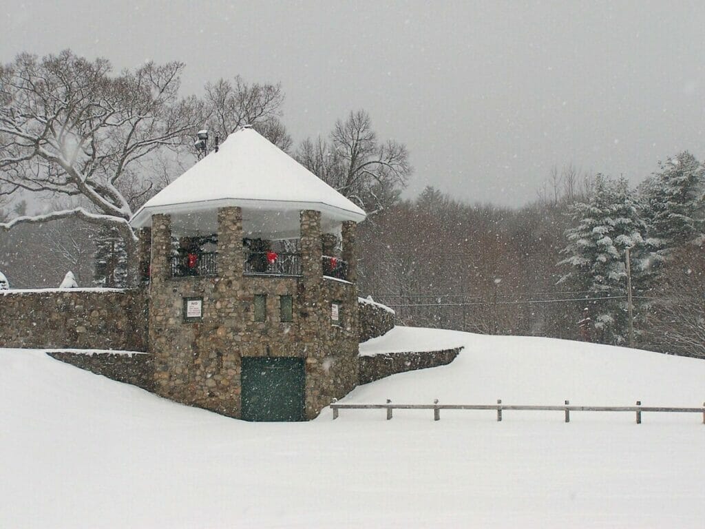 snow in Maine