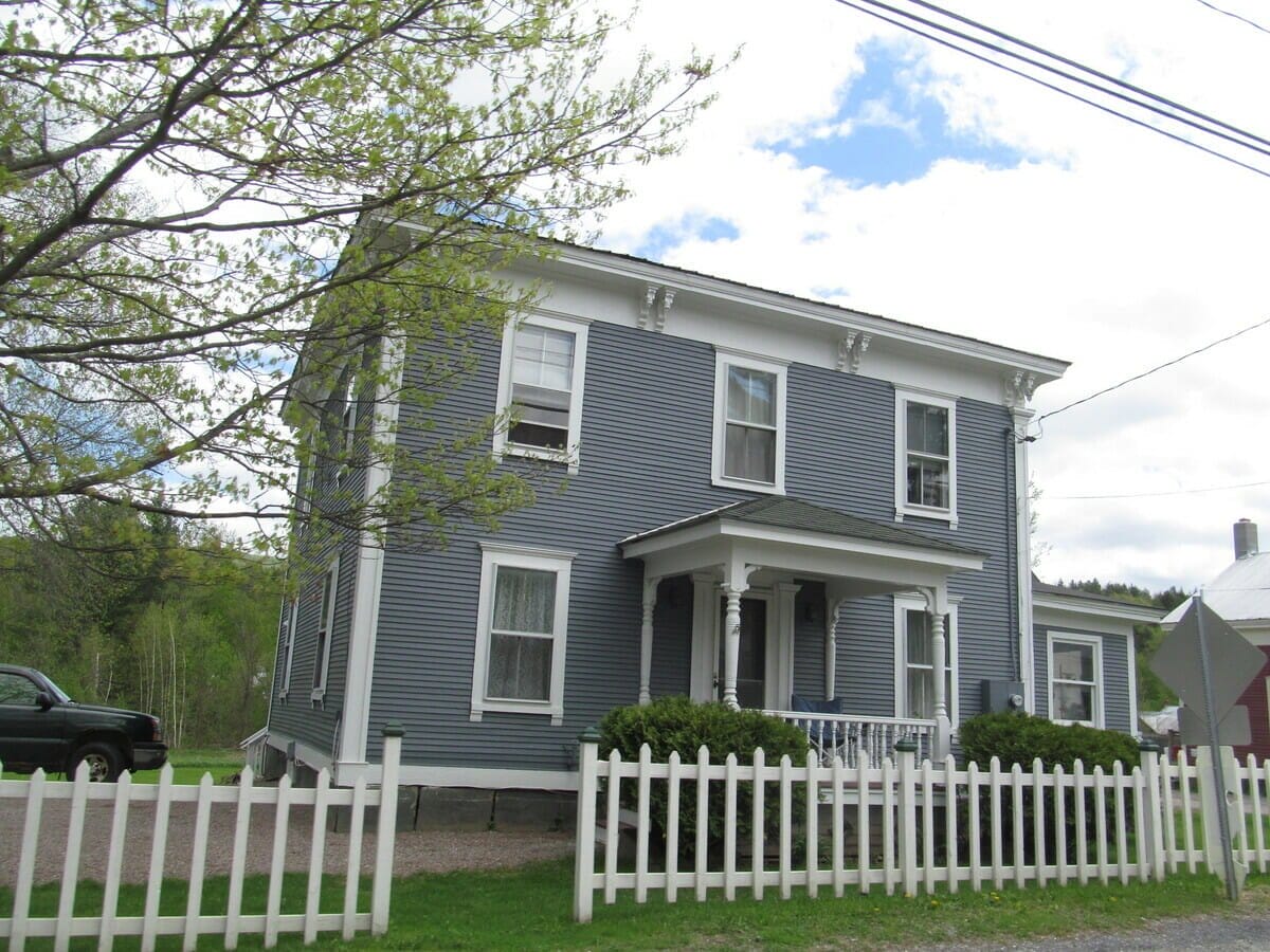 17 Charming Small Towns in Vermont (2023)