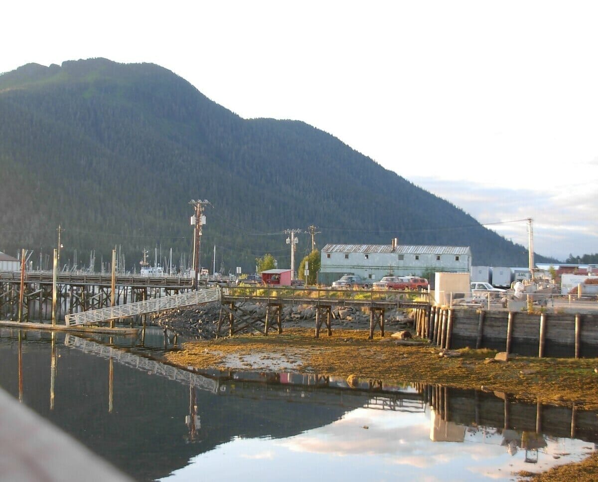 17 Charming Small Towns in Alaska (2023)