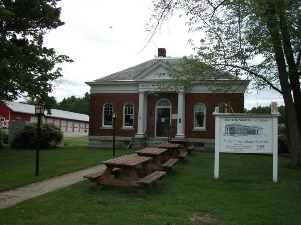 17 Charming Small Towns in Vermont (2023)