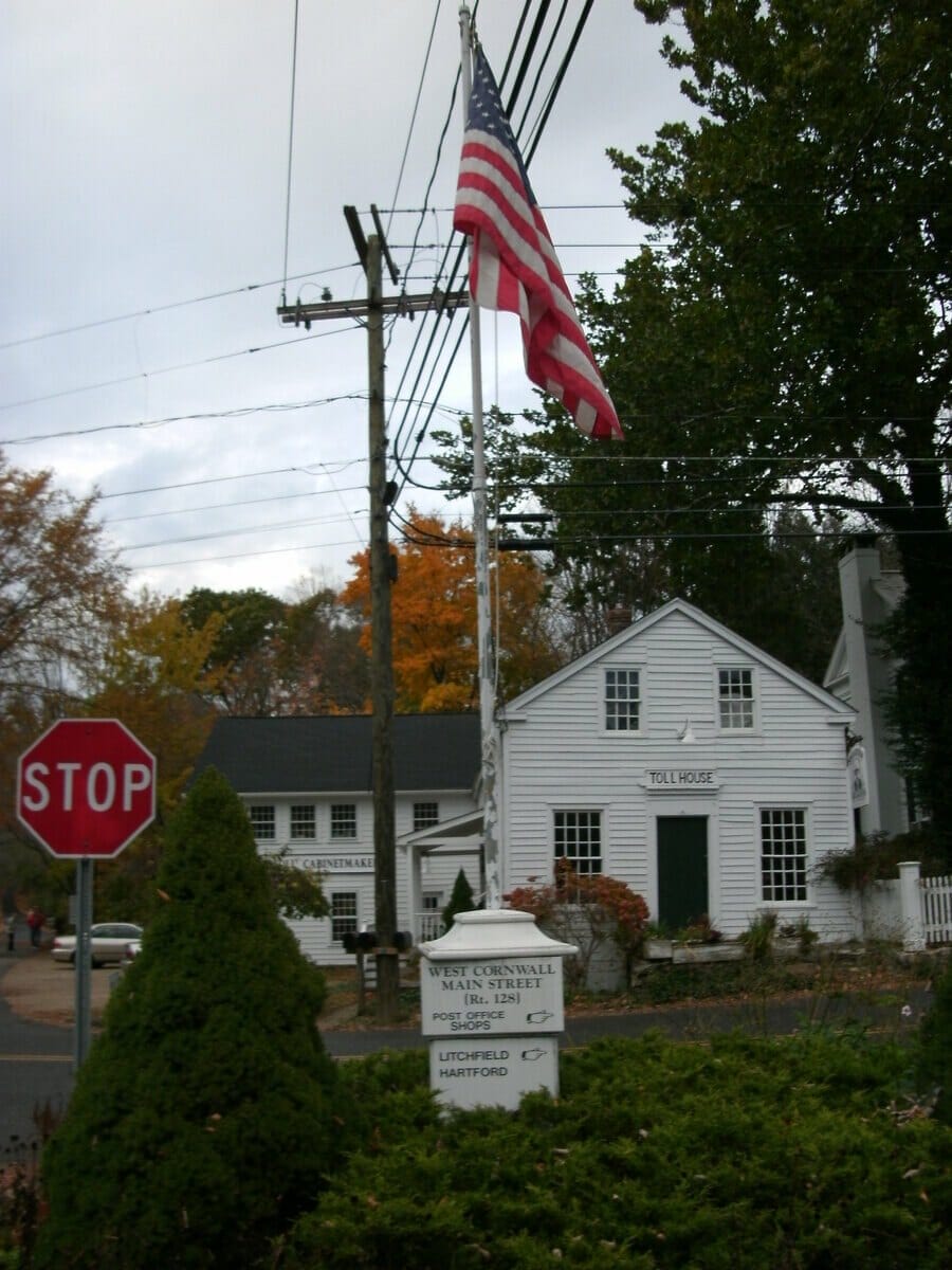 25 Charming Small Towns in Connecticut (2023)