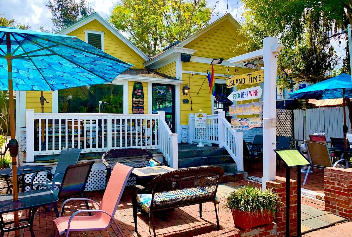 Exterior of Island Time, a fun themed bar and restaurant in Orlando FL