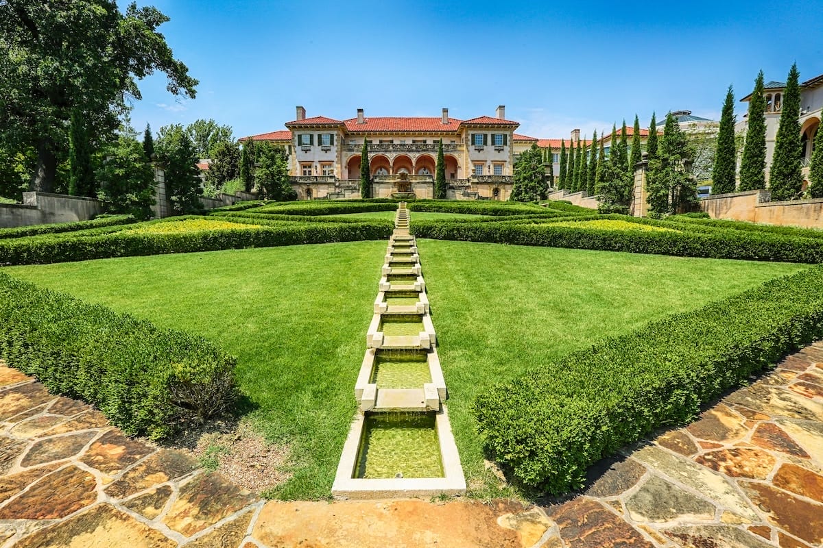 gardens leading up to the extravagant building that houses the Philbrook Museum of Art in Tulsa Oklahoma