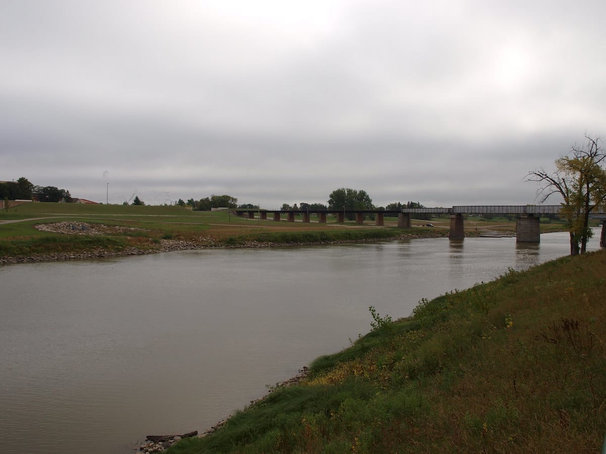 the Red River of the North runs through the city of Grand Forks, North Dakota